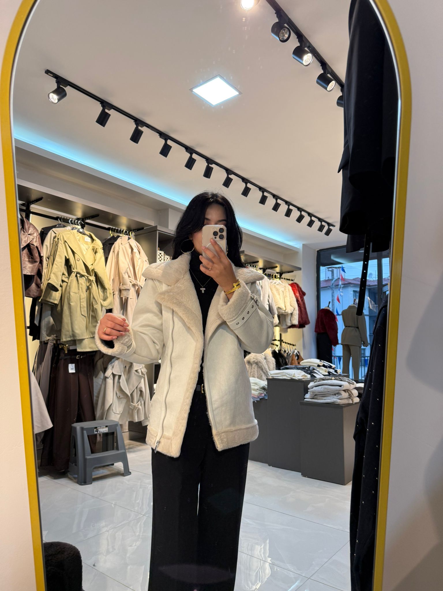 Orijinal Marka Model İçi Kürklü Kadın Mont – Tuğçe Sarıoğlu Collection - Görsel 3