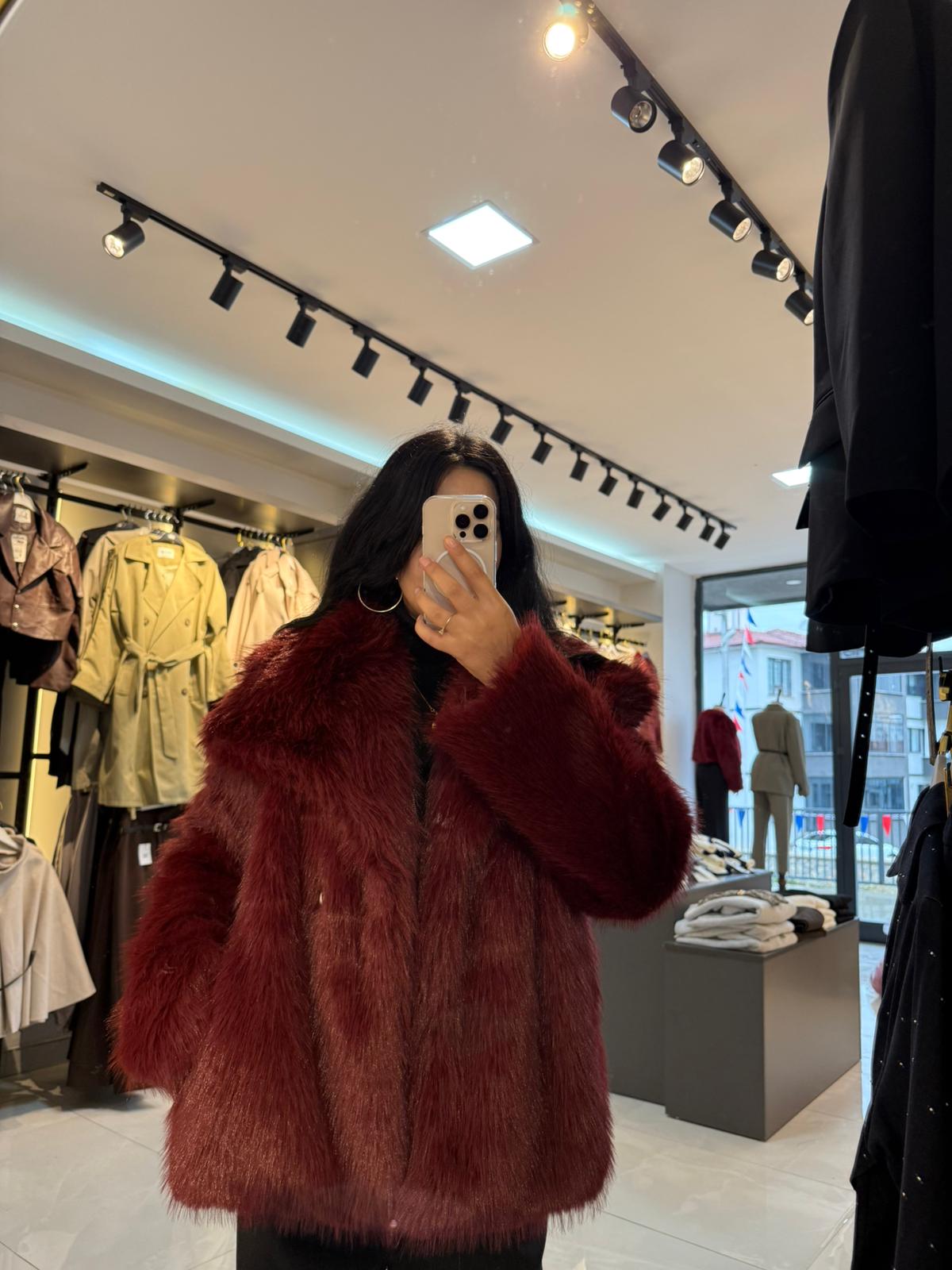 Göz Alıcı Lüks: Premium Kalite Bordo Kürk