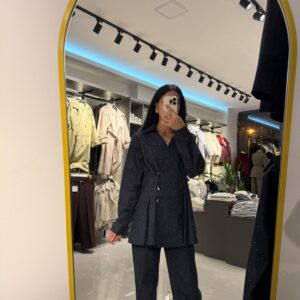 Gecenin Yıldızı Ol: Kristal Taşlı Denim Takım